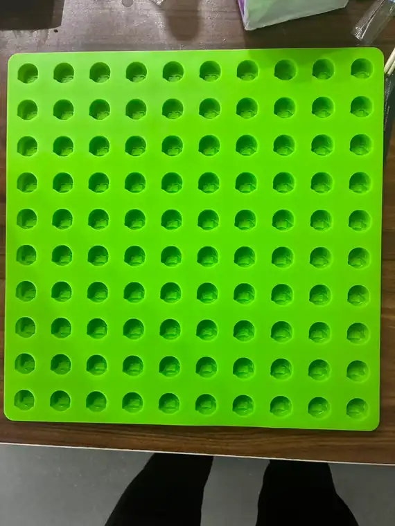 100-Cavity Crying Face Mold food-contact silicone gummy mold